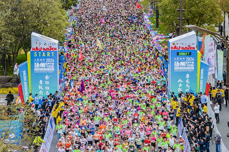 集团志愿服务队助力扬马热辣开跑！