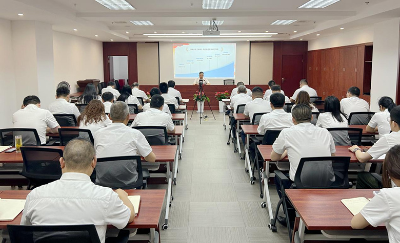 集团党委书记讲授专题党课